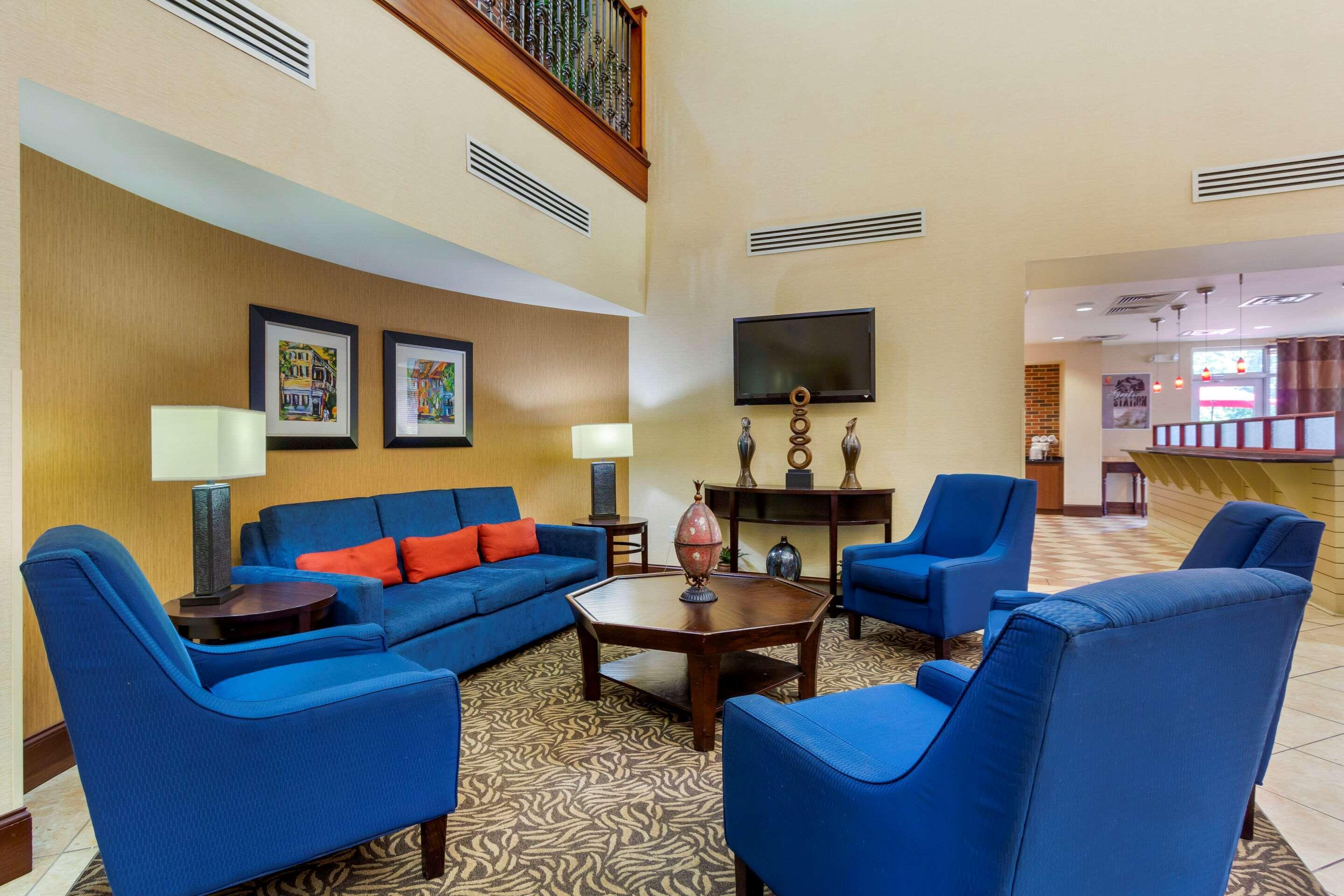 Comfort Suites Charleston West Ashley Esterno foto