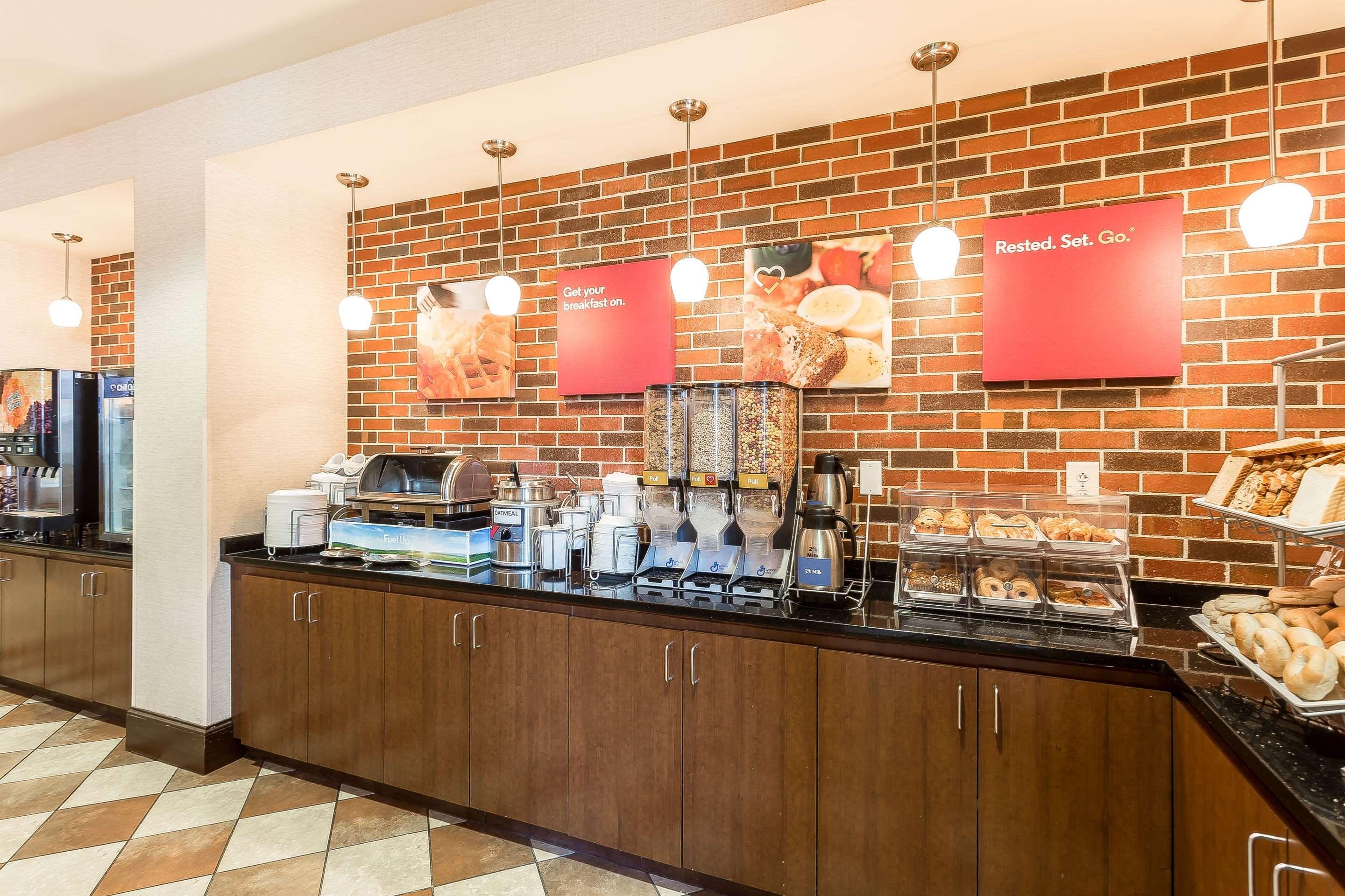 Comfort Suites Charleston West Ashley Esterno foto
