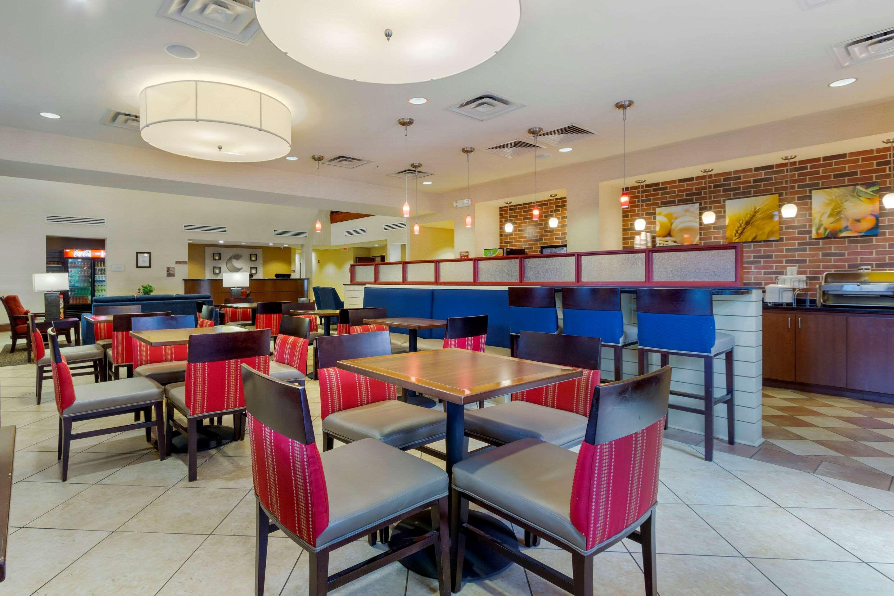 Comfort Suites Charleston West Ashley Esterno foto